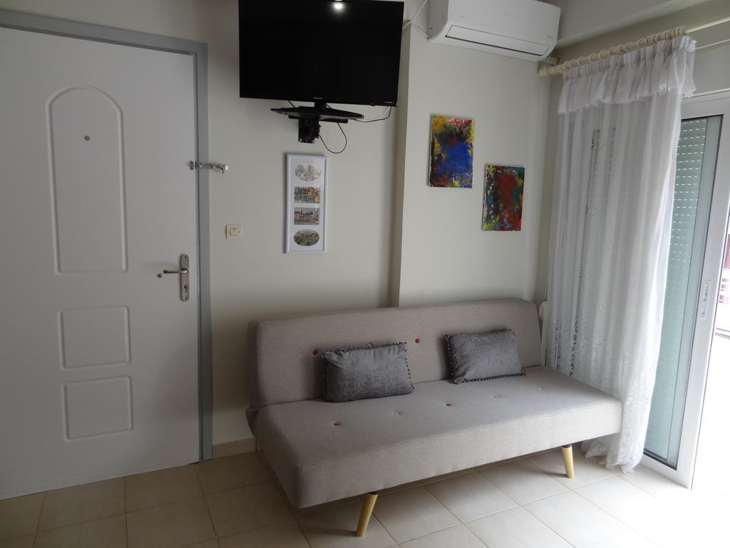 Modern Studio Between The Beach And Square Apartment Каламата Екстериор снимка