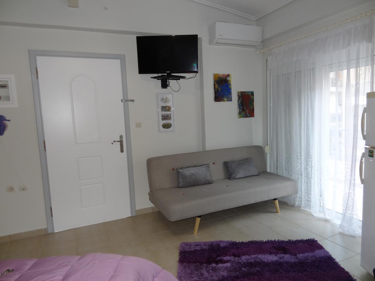 Modern Studio Between The Beach And Square Apartment Каламата Екстериор снимка